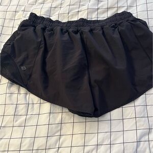 Lululemon 4 inch hottie hots size 4